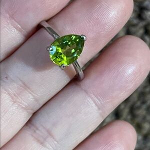 NWT Pear Shape Natural Peridot Gemstone in 925 Sterling Silver Ring Size 6